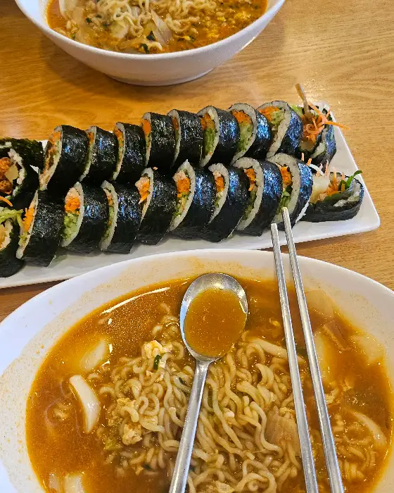 김밥과 라면 세트