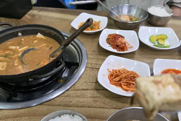 진안 순두부집의 푸짐한 한상차림
