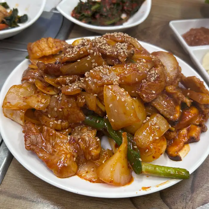 푸짐한 제육볶음