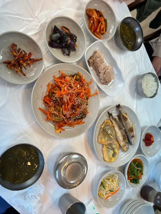 정갈하게 차려진 한정식 상차림