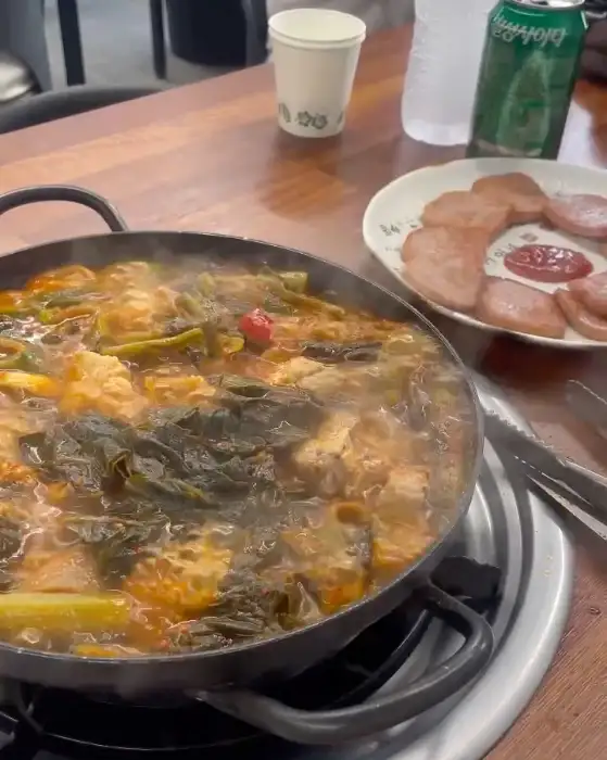 김치찌개가 끓는 모습