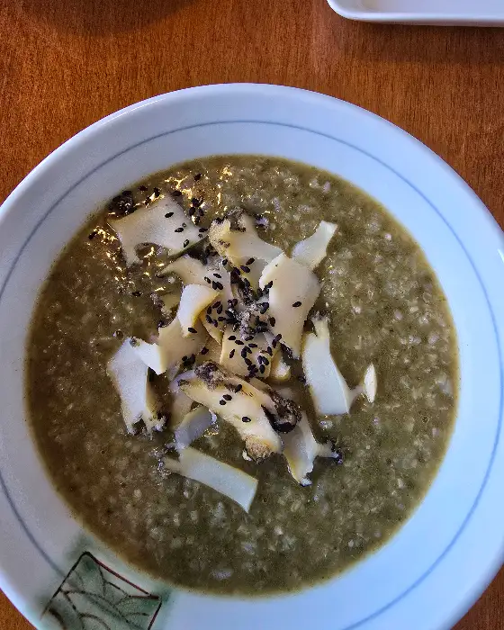 정갈한 상차림과 전복죽