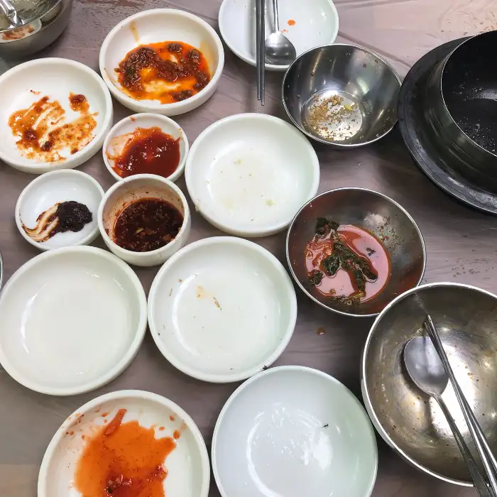 다 먹고 난 그릇들
