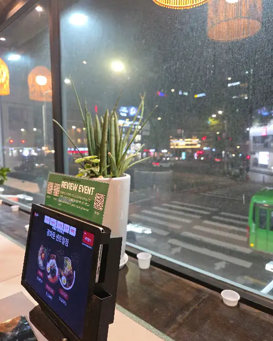 창가 뷰를 즐길 수 있는 좌석