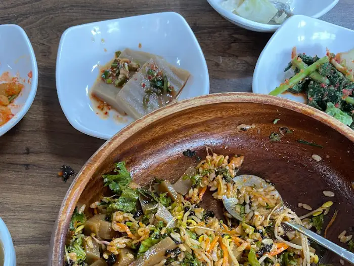 도토리묵과 비빔국수