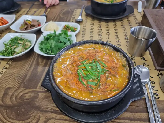 푸짐한 어탕국수 한 그릇