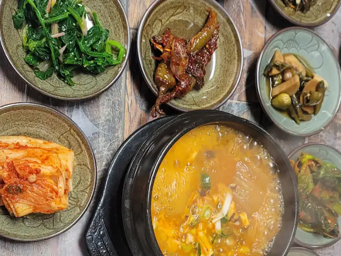모아식당 백반 상차림 