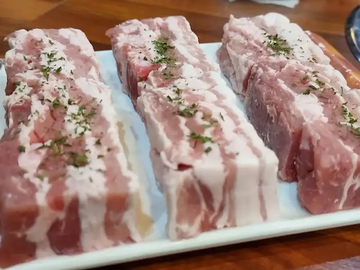 벌집삼겹살 조치원점의 준비된 삼겹살