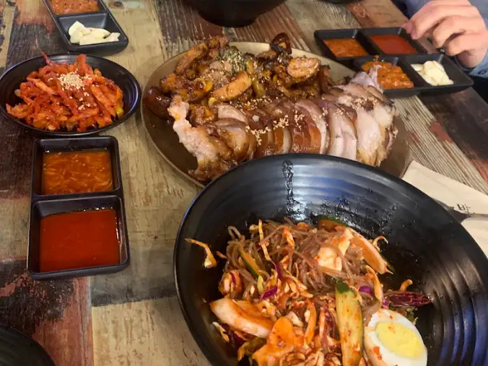 반반 족발과 막국수, 주먹밥