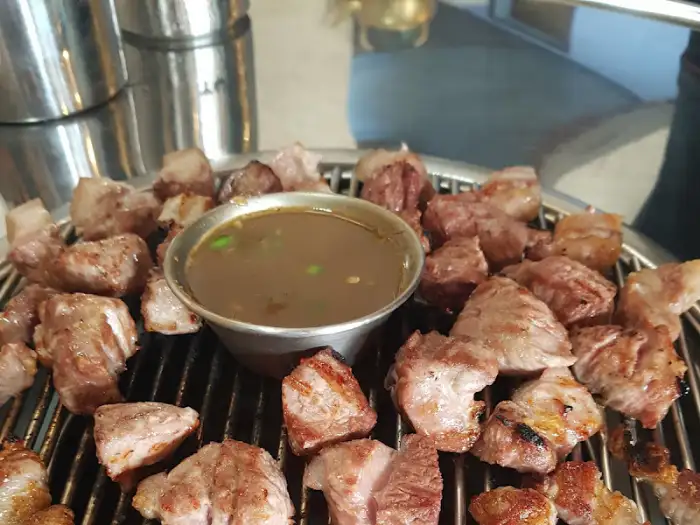 불판 위 고기