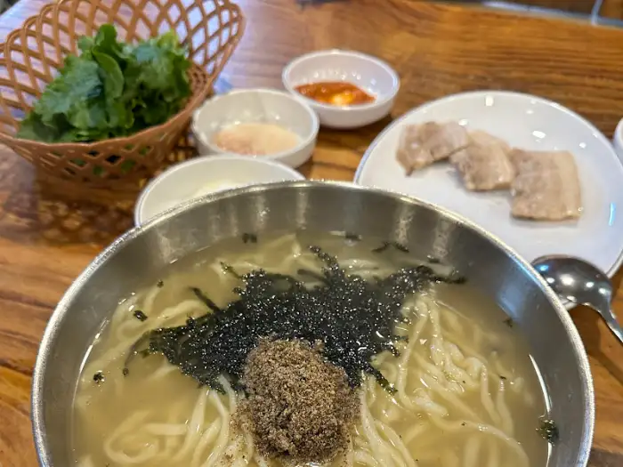 김화칼국수 칼국수와 반찬
