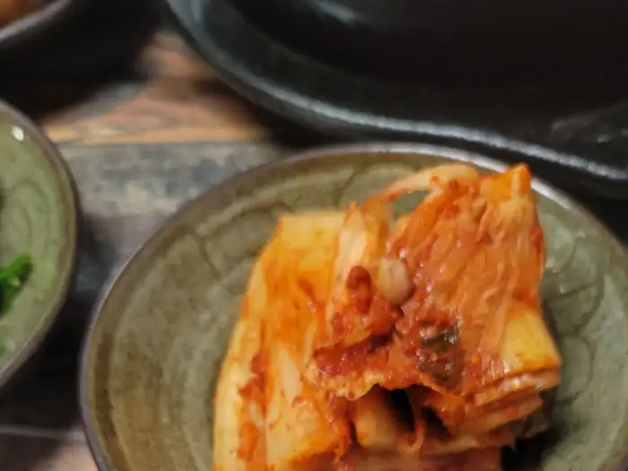 모아식당 김치찌개 속 고기 이미지
