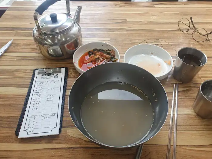 백령면옥 테이블 세팅