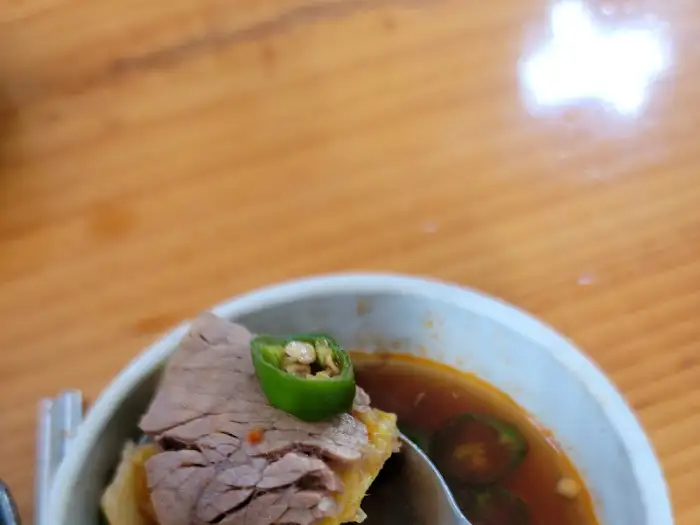 소고기 해장국 속 소고기와 고추