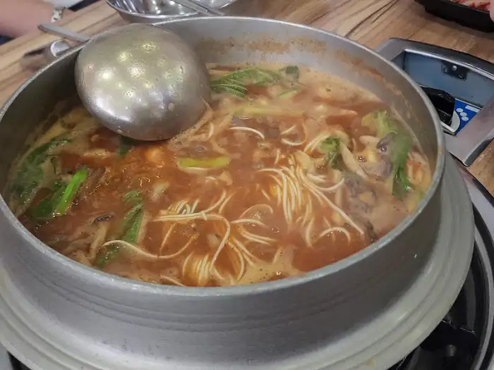 가마솥 추어탕 냄비와 국자