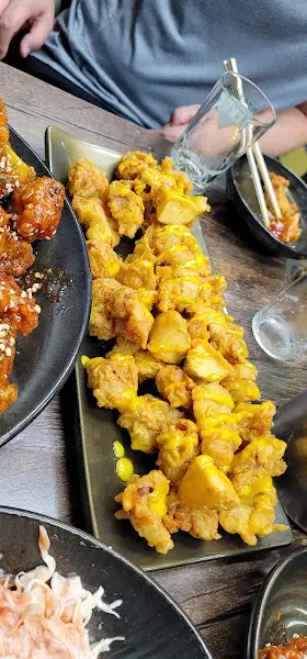 치즈 뿌려진 치킨
