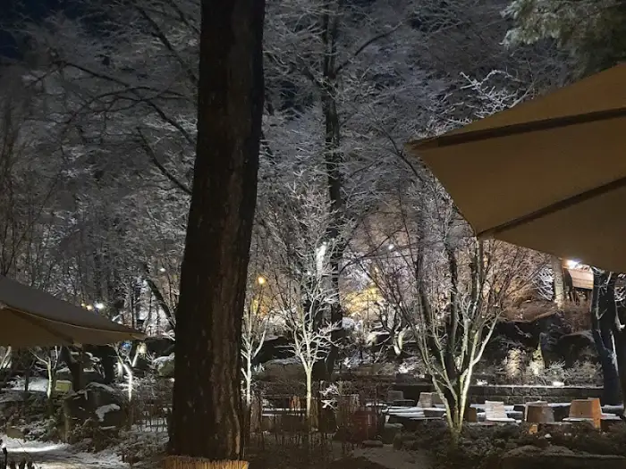 강강술래 늘봄농원점 내부 조명