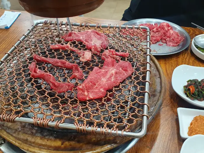 불판 위 고기