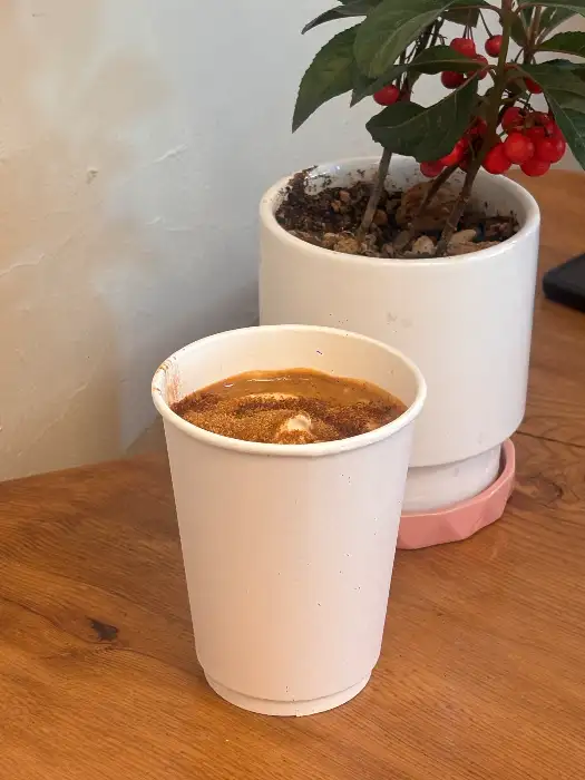 커피잔과 화분
