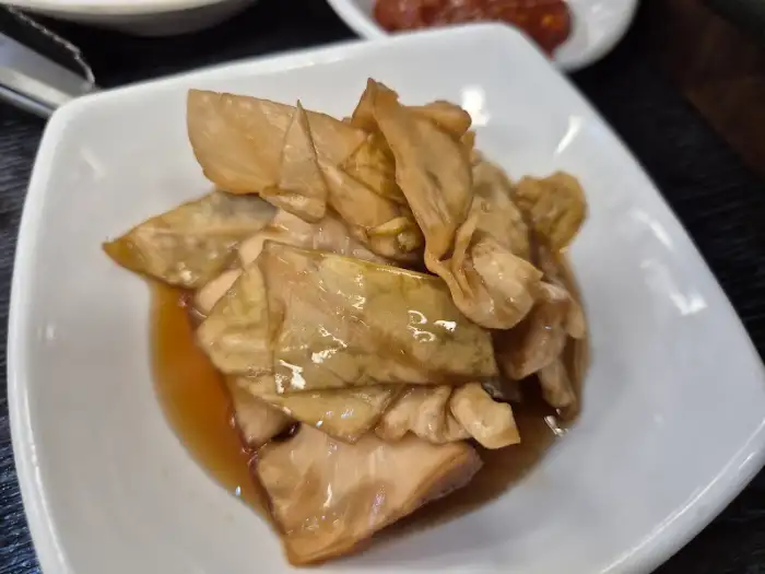 반찬으로 나온 묵무침