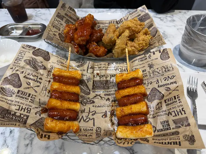 동글락바삭치킨과 양념치킨, 그리고 떡꼬치