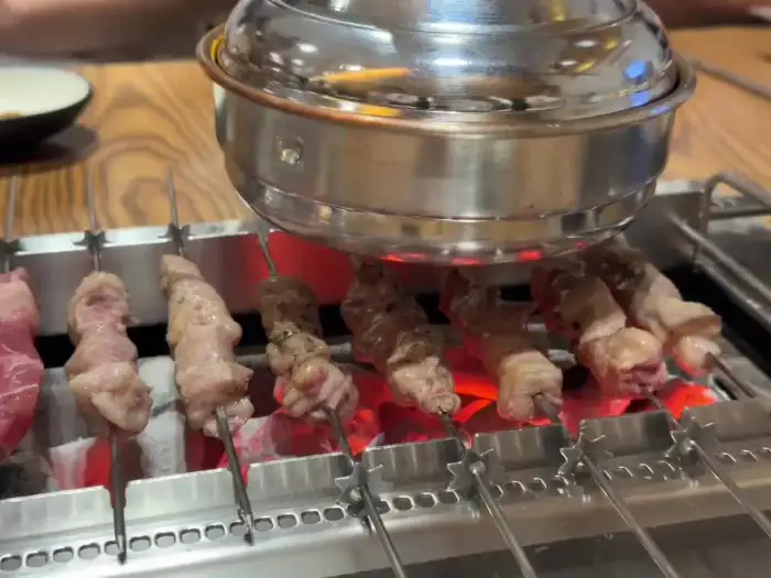 숯불에 구워지는 양꼬치