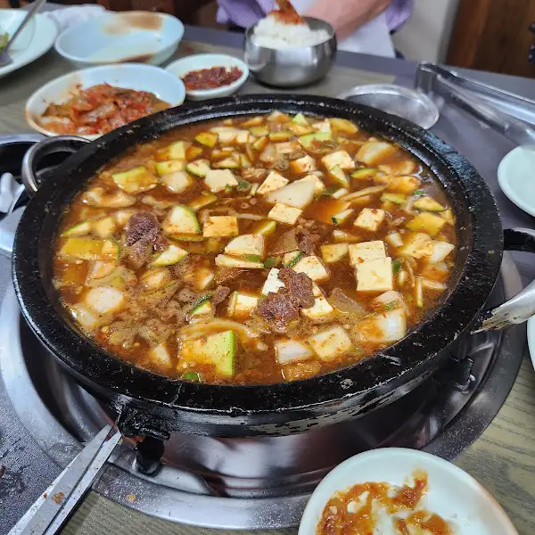 두부와 호박이 듬뿍 들어간 찌개