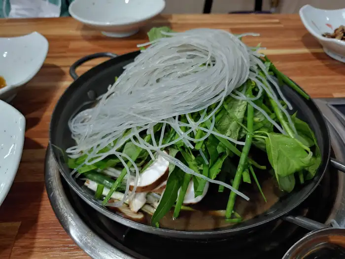 다양한 야채와 당면