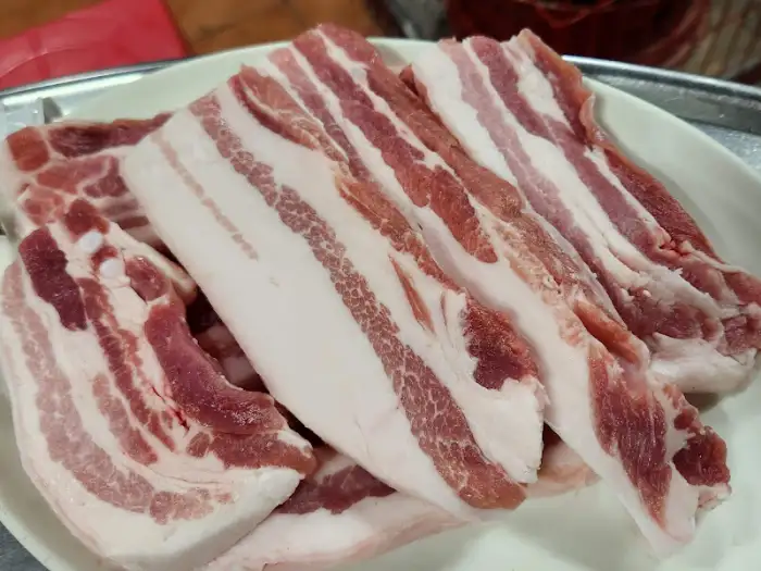신선한 돼지고기 단면