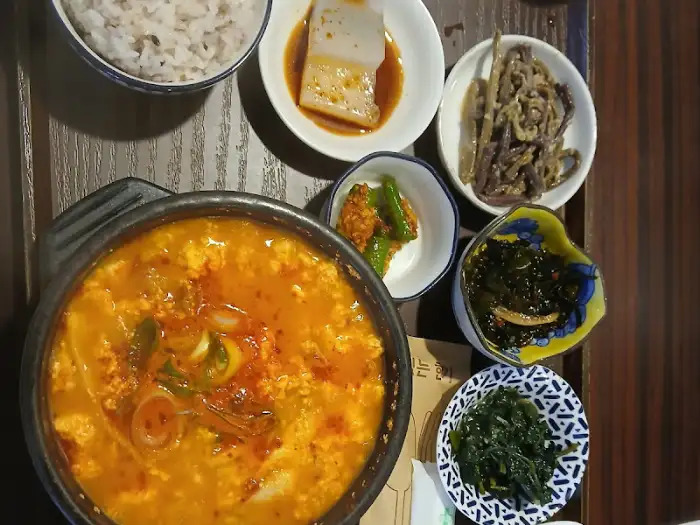 김인수할머니순두부집 순두부찌개와 밑반찬