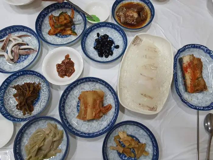 다양한 복 요리 상차림