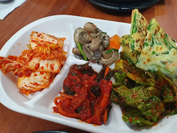 다양한 종류의 밑반찬