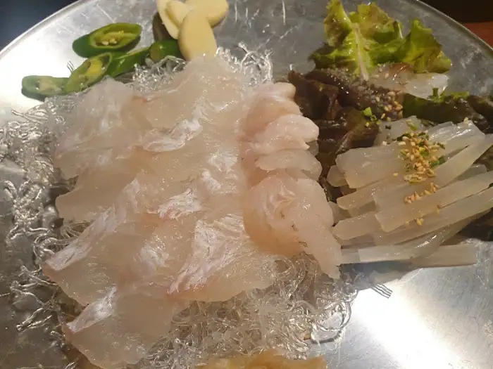 다양한 구성의 해산물 모듬
