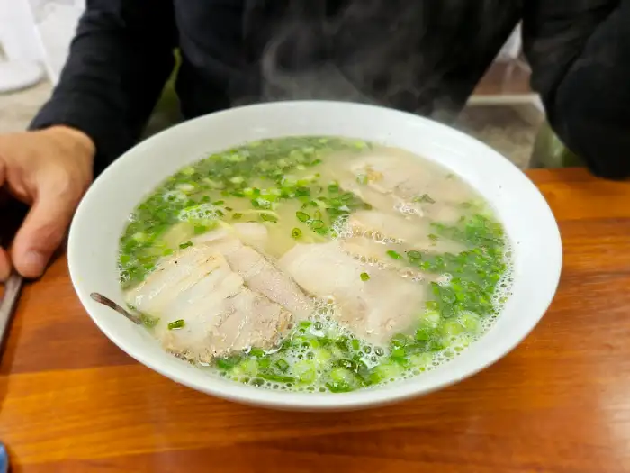 청춘이면 재인폭포입구점 고기국수