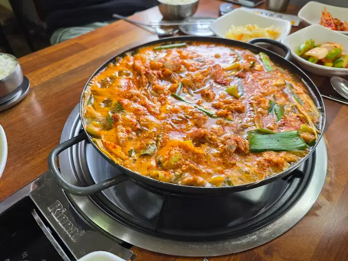준비되는 돼지찌개 재료