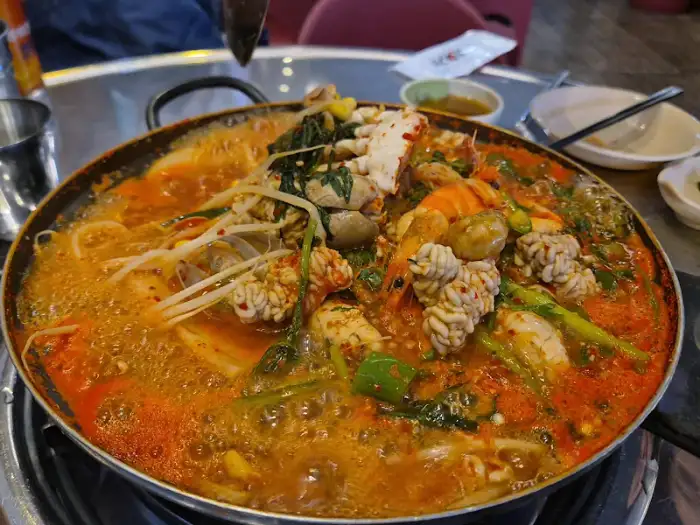 끓고 있는 알탕의 모습
