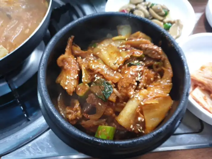 매콤한 볶음 요리