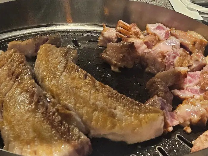 잘 구워진 삼겹살