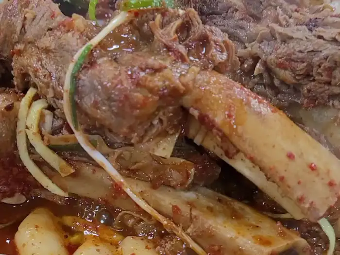 갈비찜 속 갈빗대의 모습
