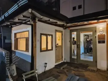 방천시장 심야 카페, 반려견 ‘마리’와 함께하는 특별한 밤