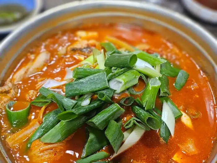 김이 모락모락 피어나는 동태탕 모습