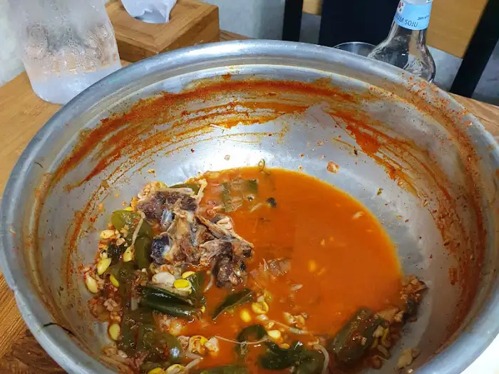 동태탕을 다 먹고 남은 뚝배기