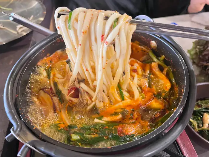 얼큰 보양 칼국수