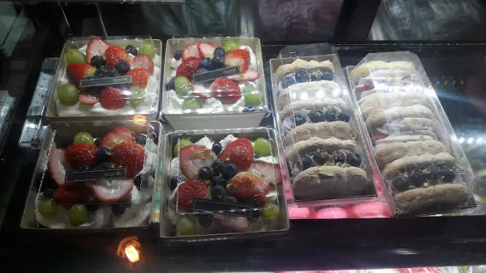 생과일 타르트와 마카롱