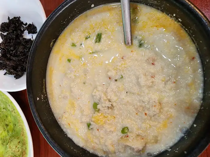 비지찌개와 곁들임 반찬