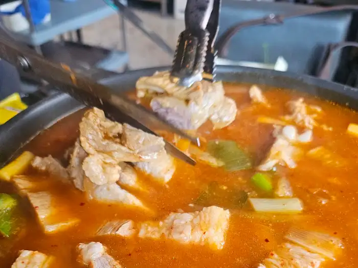 김치전골 조리 중