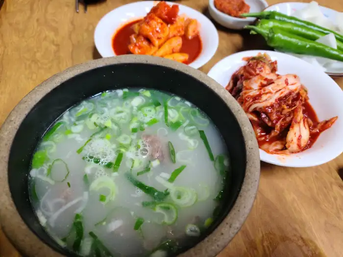 설렁탕과 깍두기