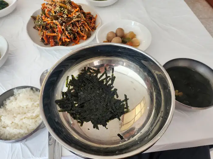 식탁 전체 모습
