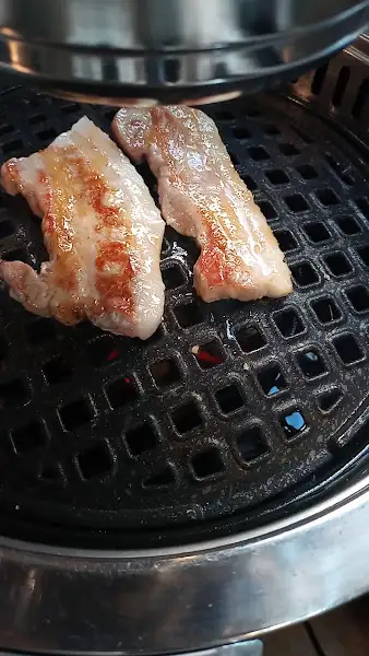 잘 구워진 삼겹살