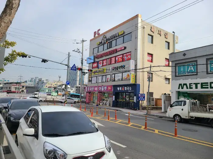 활활 타오르는 숯불